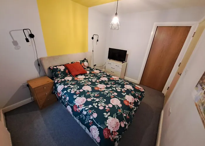 Private And Comfortable Room In Cosy Home